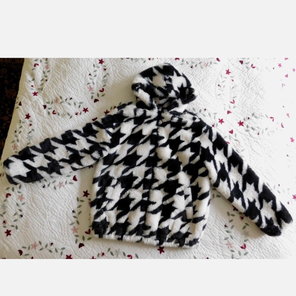 H&M DIVIDED Faux Fur HOODED ZIP JACKET - Black White Houndstooth
